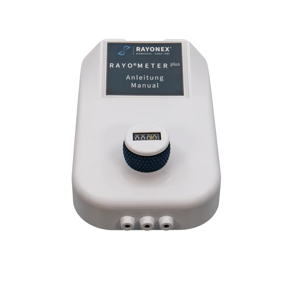 Rayo®meter plus, weißes Gehäuse mit blauem Drehknopf und Anleitungsaufdruck, Draufsicht